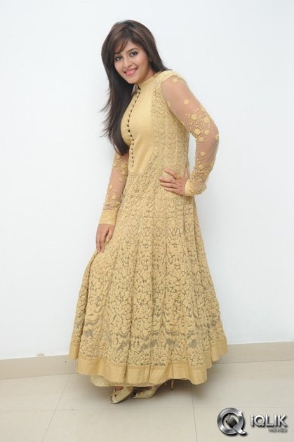 Anjali-at-Geethanjali-Movie-Success-Meet